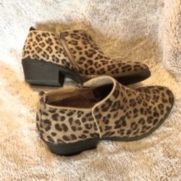 Leopard Print Women's Ankle Booties - Picture 1 of 4